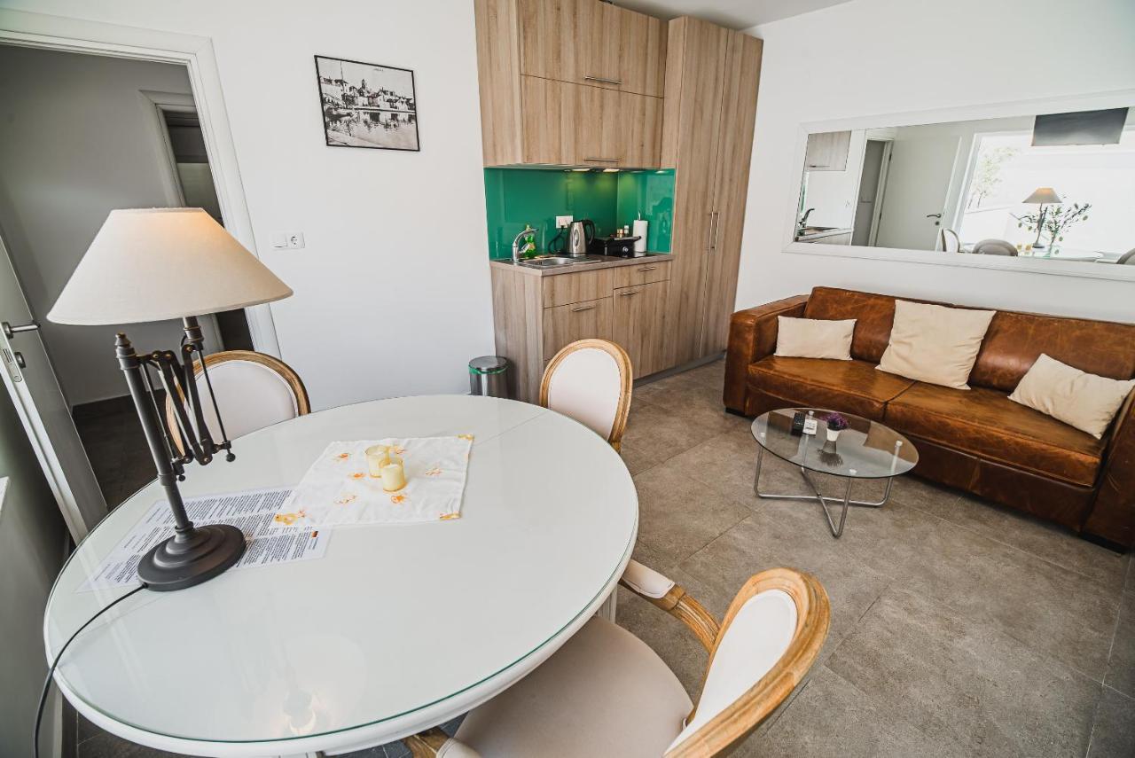 Downtown Luxury Apartments With Hot Tub Водице Экстерьер фото