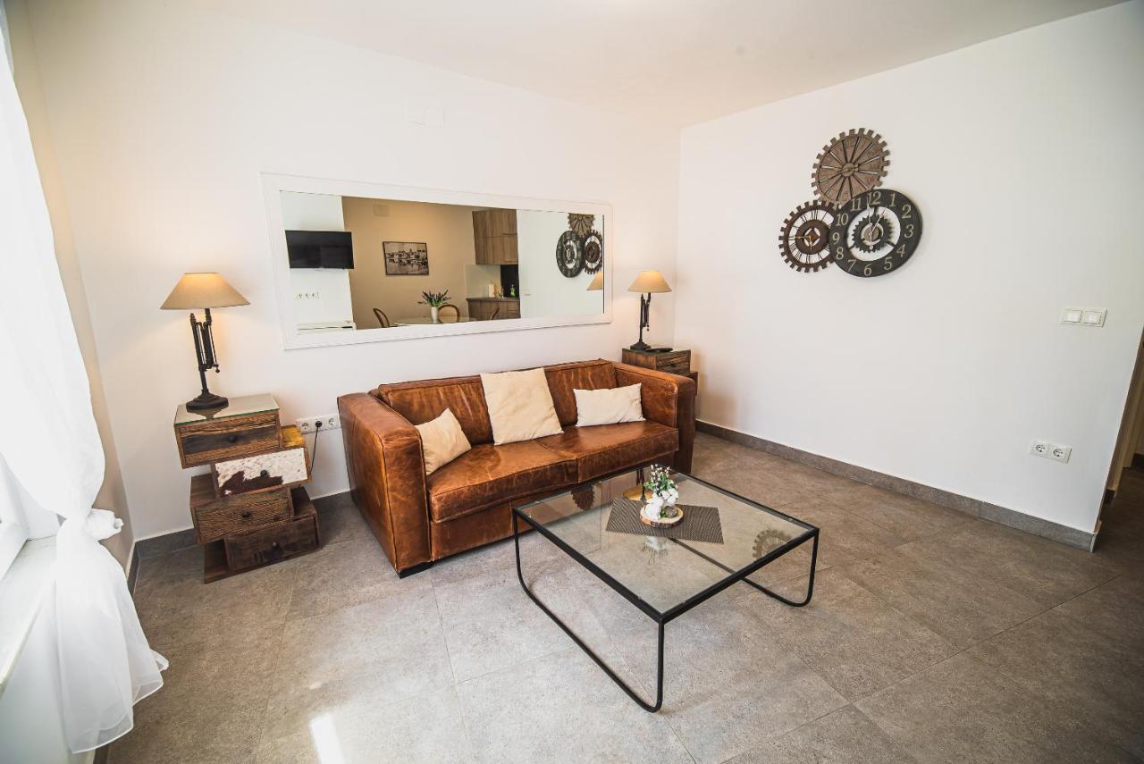 Downtown Luxury Apartments With Hot Tub Водице Экстерьер фото