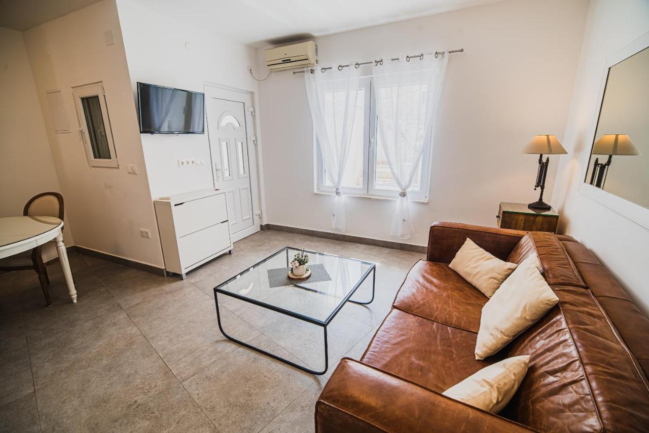 Downtown Luxury Apartments With Hot Tub Водице Экстерьер фото