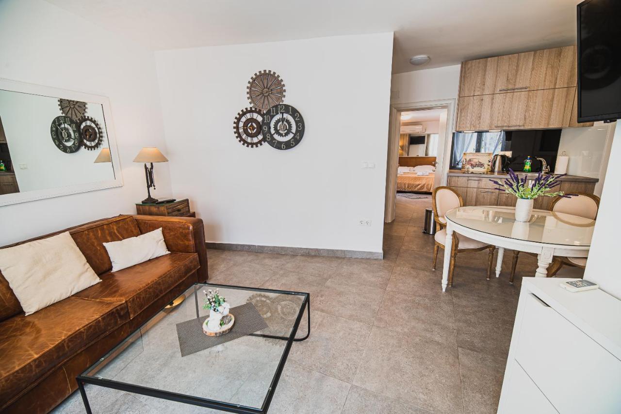 Downtown Luxury Apartments With Hot Tub Водице Экстерьер фото