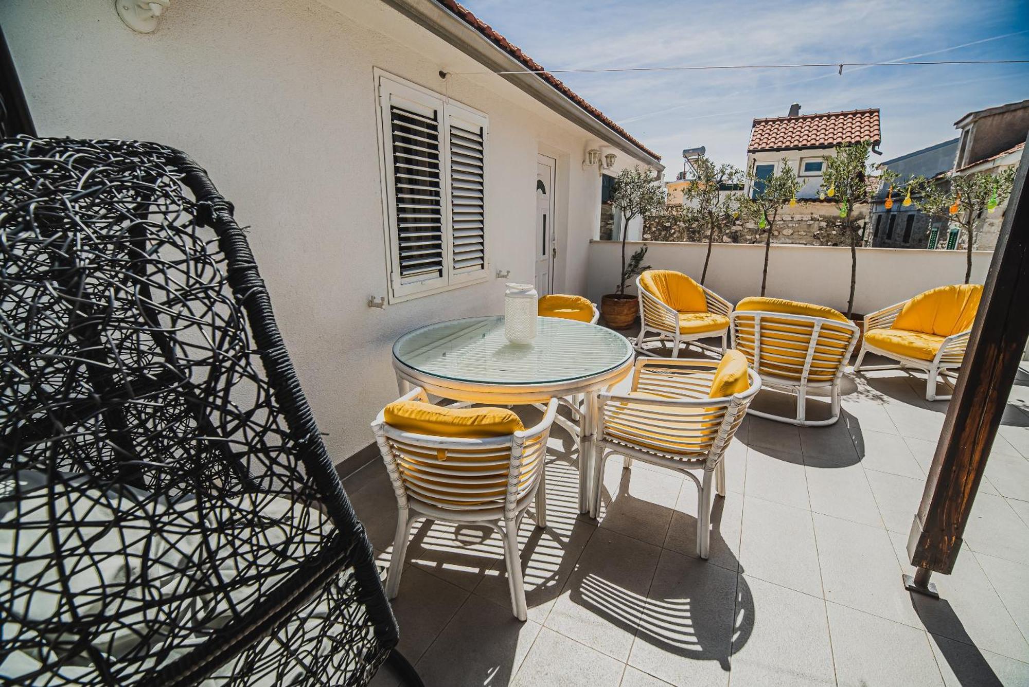Downtown Luxury Apartments With Hot Tub Водице Номер фото